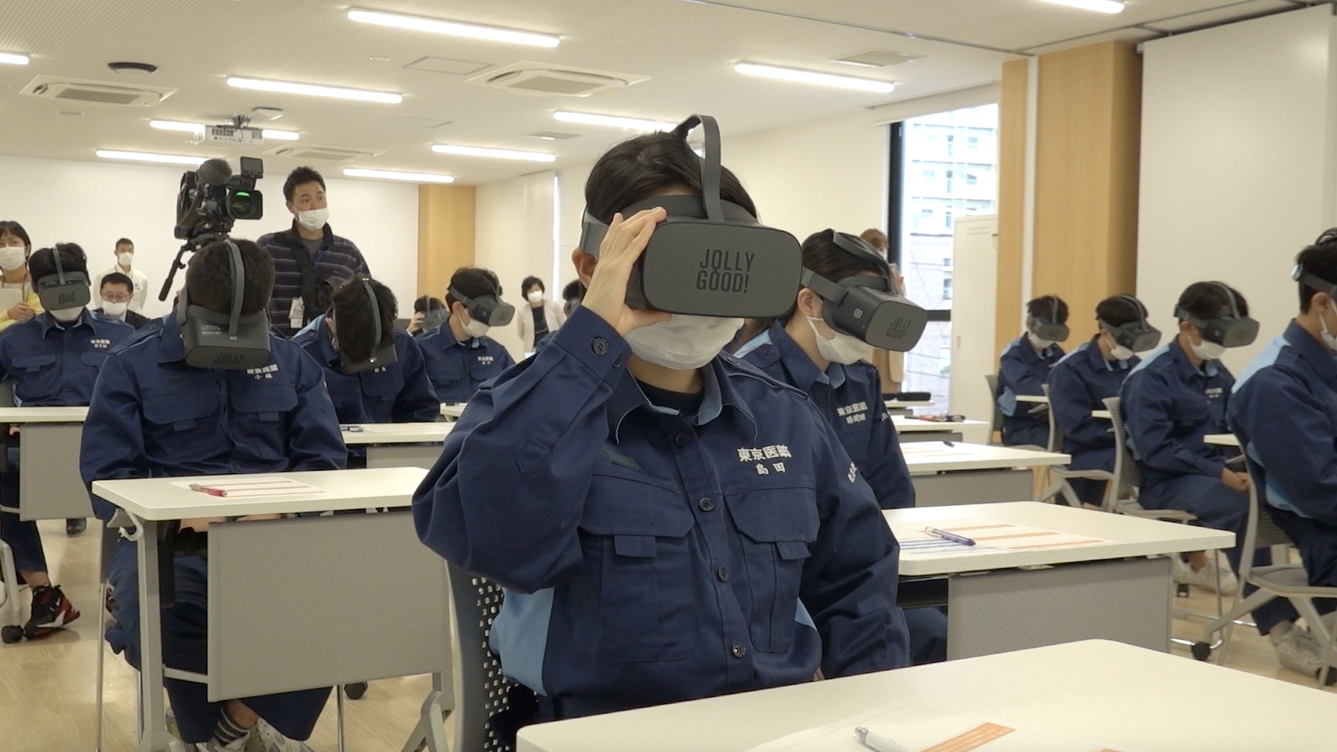 東京新聞にて、文科省事業で実施している救急救命士教育の実証授業の様子が掲載されました