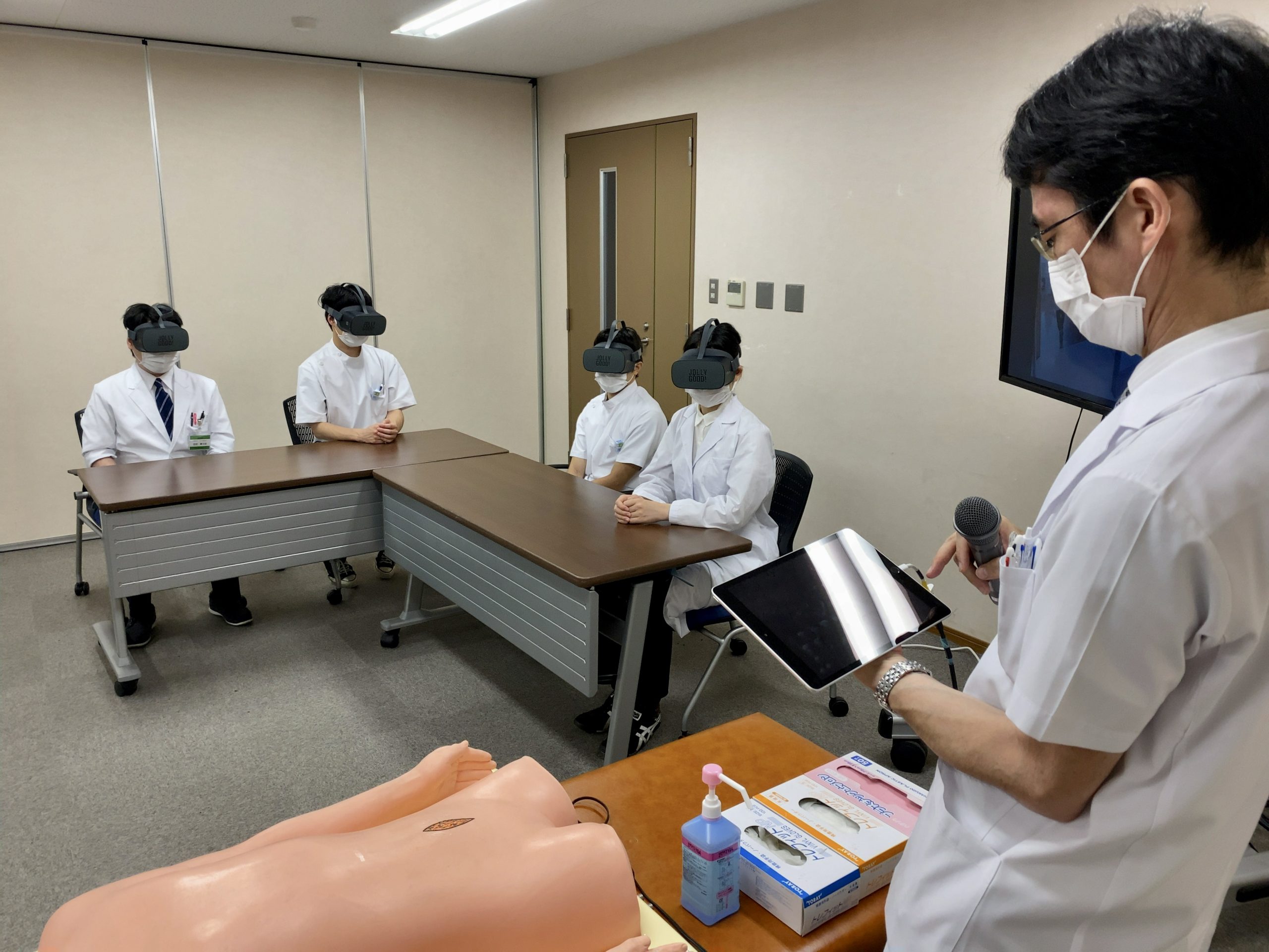 テレビ新広島 にて、広島大学と開発した5部門横断での「感染症教育VR」が紹介されました